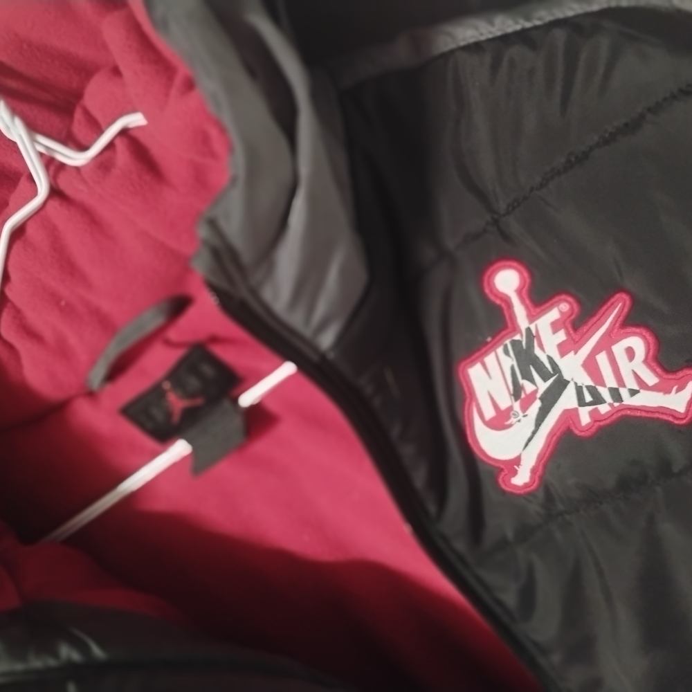 Boys Large Nike Air Black and Red Puffer / Jacket / Coat